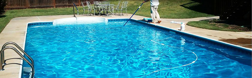 Limpieza de fondos de piscina durante el verano