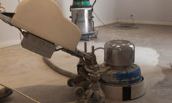 El pulido y abrillantado experto de terrazo