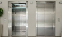 Limpiar el ascensor de la comunidad de vecinos