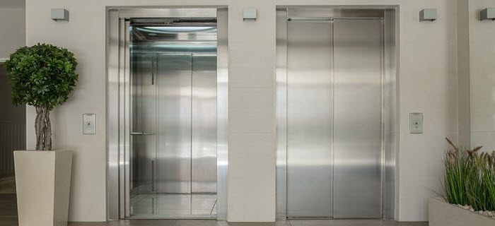 Limpiar el ascensor de la comunidad de vecinos